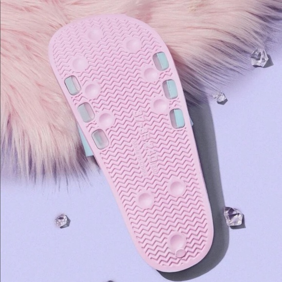 SHEIN X Hello Kitty And Friends Graphic Slides. - Picture 5 of 10